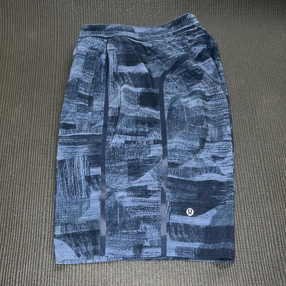 Lululemon pacebreaker short